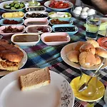 Sato Koeyevi-selendi Hotel Selendi